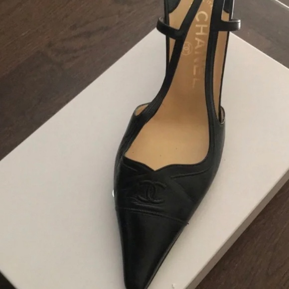 CHANEL BLACK LEATHER SLING BACK PUMPS - Picture 2 of 6